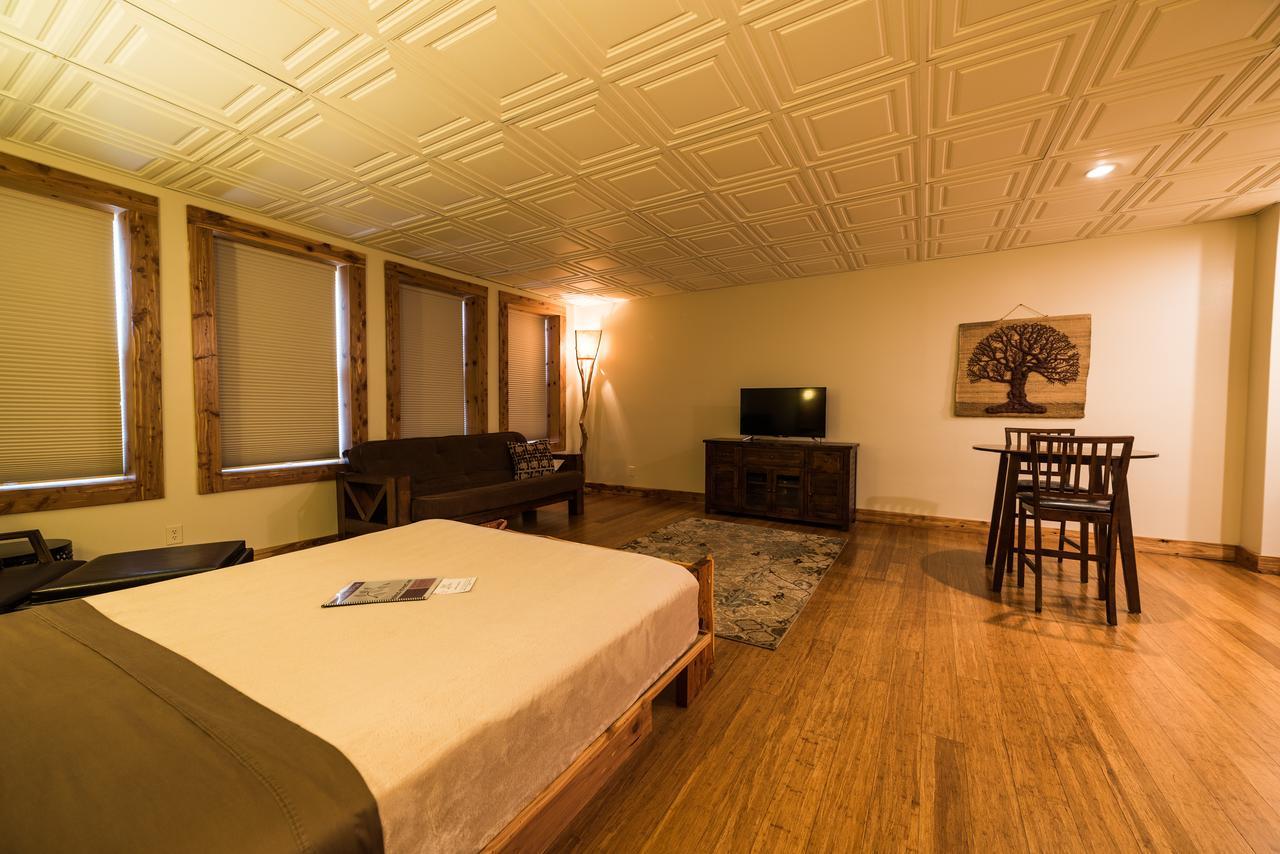 בלומינגטון The Walnut Street Inn מראה חיצוני תמונה