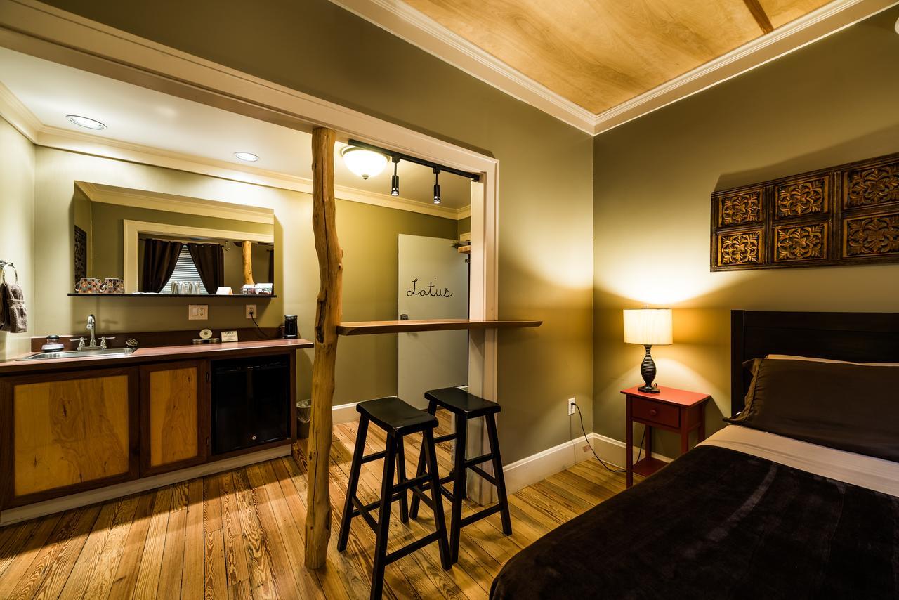 בלומינגטון The Walnut Street Inn מראה חיצוני תמונה