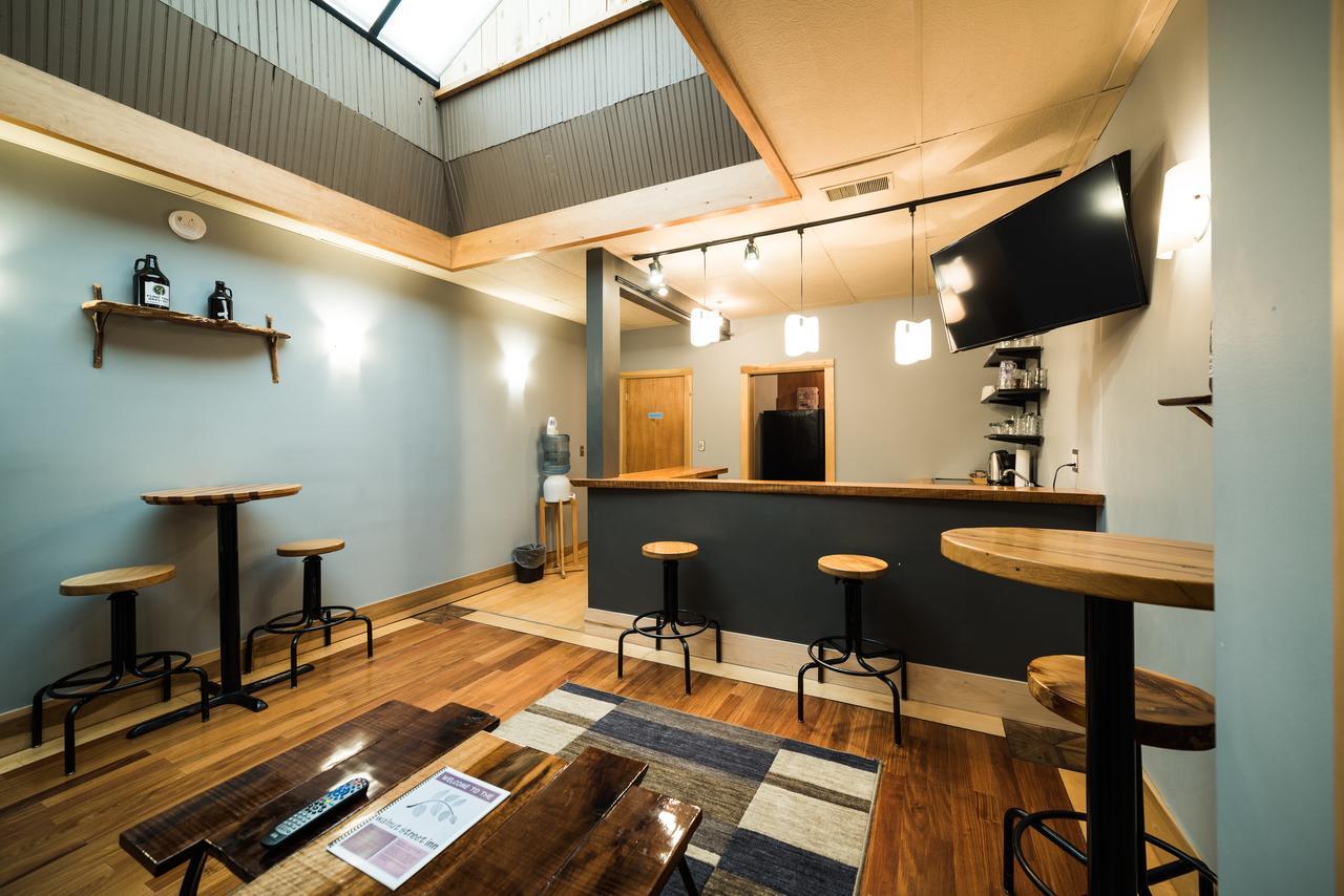 בלומינגטון The Walnut Street Inn מראה חיצוני תמונה